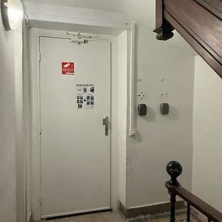 F4 Avec Cours Interieur アパート